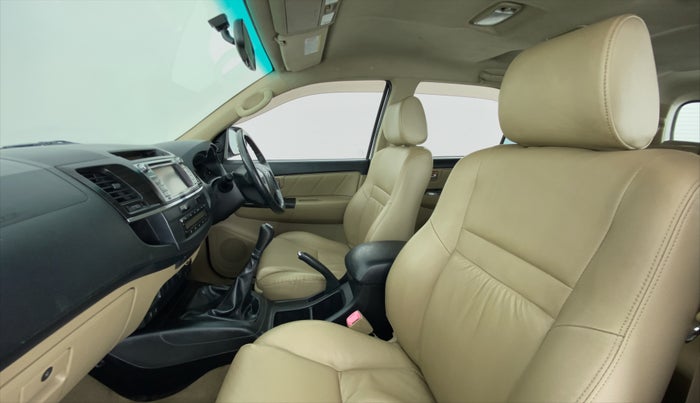 2015 Toyota Fortuner 3.0 MT 4X2, Diesel, Manual, 50,357 km, Right Side Front Door Cabin
