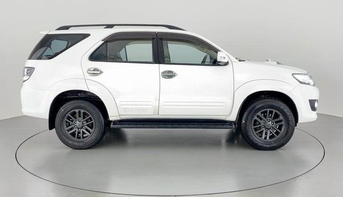 2015 Toyota Fortuner 3.0 MT 4X2, Diesel, Manual, 50,357 km, Right Side View