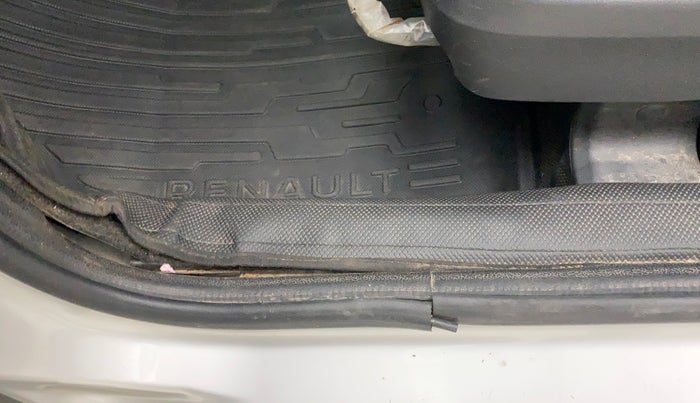 2019 Renault TRIBER RXZ, Petrol, Manual, 51,724 km, Front passenger door - Beading has minor damage