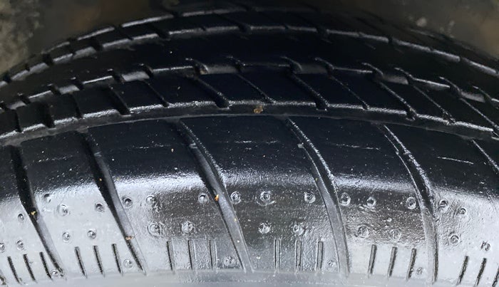 2017 Maruti Celerio ZXI D, Petrol, Manual, 9,779 km, Right Front Tyre Tread