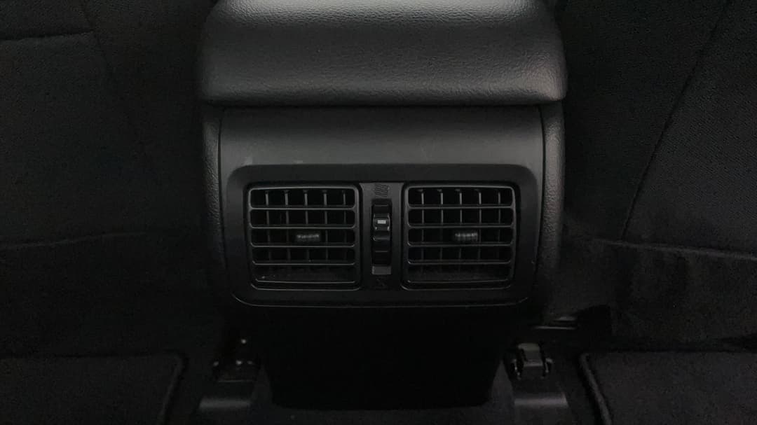 2017 Toyota Camry Rz S.e., Automatic, 111371 km, Rear A/C Vent