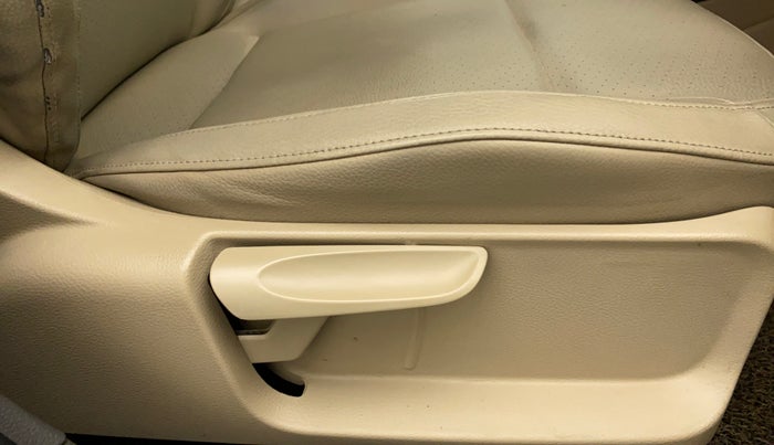 2016 Volkswagen Vento HIGHLINE PETROL AT, Petrol, Automatic, 87,911 km, Driver Side Adjustment Panel