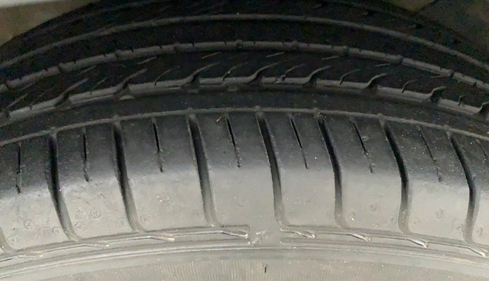 2018 Hyundai Creta SX PLUS 1.6 PETROL, Petrol, Manual, 28,287 km, Left Front Tyre Tread
