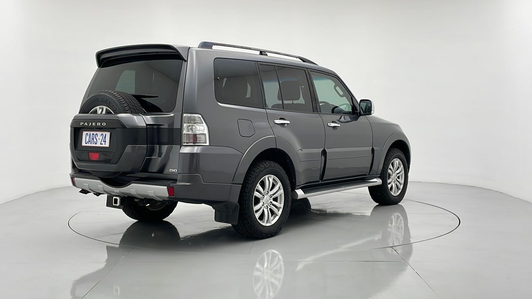 Right Back Diagonal (45- Degree) View