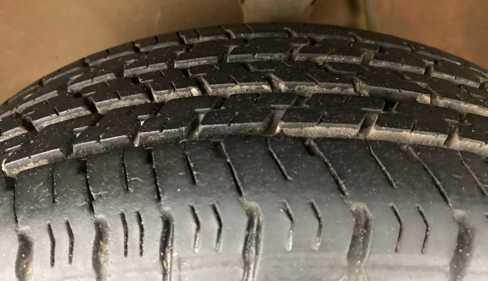2015 Maruti Alto K10 VXI P, Petrol, Manual, 25,994 km, Left Front Tyre Tread