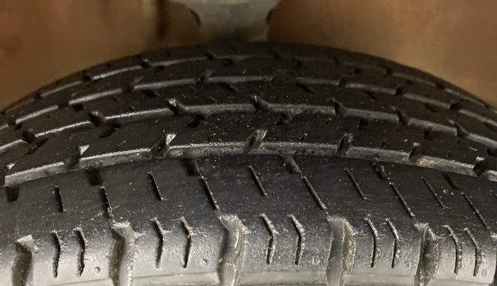 2015 Maruti Alto K10 VXI P, Petrol, Manual, 25,994 km, Right Front Tyre Tread