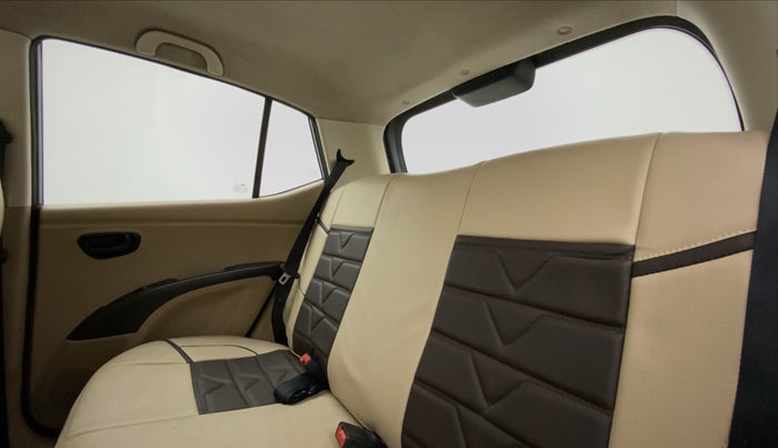 2009 Hyundai i10 MAGNA 1.2, Petrol, Manual, 1,02,364 km, Right Side Rear Door Cabin