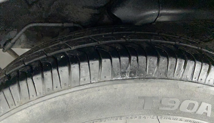 2009 Hyundai i10 MAGNA 1.2, Petrol, Manual, 1,02,364 km, Left Rear Tyre Tread