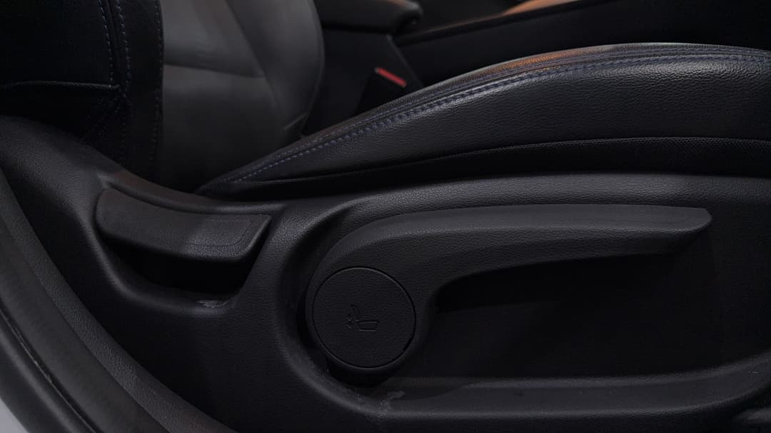 2023 Hyundai Kona Elite Electric Ext Range, Automatic, 21766 km, Drivers Side Adjustment Panel