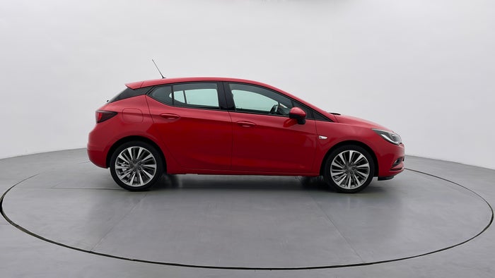 Opel Astra-Right Side View