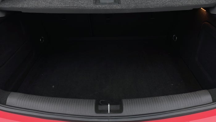 Opel Astra-Boot Inside View