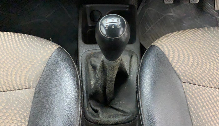 2014 Hyundai Eon MAGNA +, Petrol, Manual, 60,050 km, Gear lever - Boot Cover minor damage
