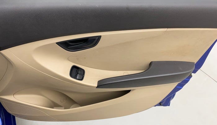 2014 Hyundai Eon MAGNA +, Petrol, Manual, 60,050 km, Driver Side Door Panels Control