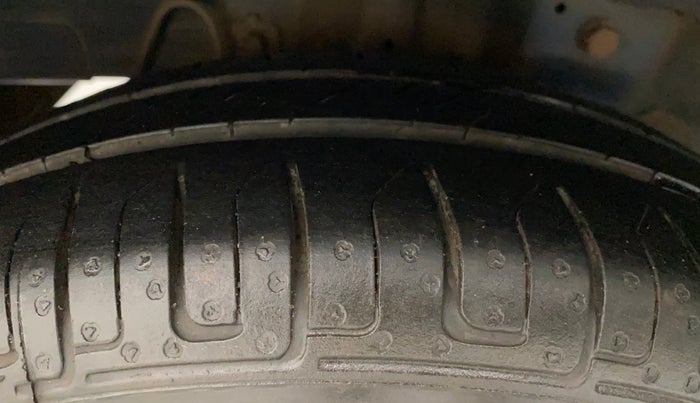 2014 Hyundai Eon MAGNA +, Petrol, Manual, 60,050 km, Right Rear Tyre Tread