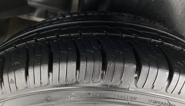 2015 Maruti Ciaz ZDI, Diesel, Manual, 62,245 km, Right Rear Tyre Tread