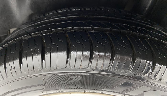 2015 Maruti Ciaz ZDI, Diesel, Manual, 62,245 km, Left Rear Tyre Tread