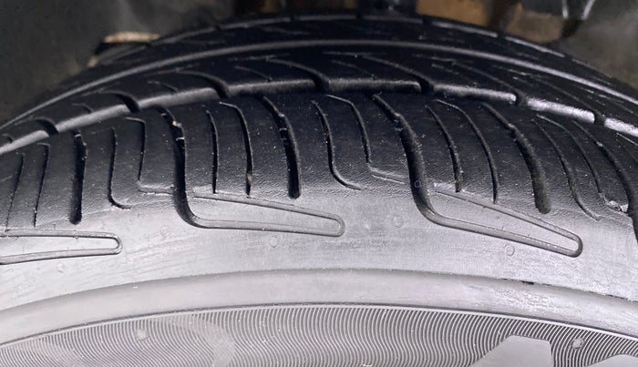 2017 Tata Tiago XZ 1.2 REVOTRON, Petrol, Manual, 52,711 km, Left Front Tyre Tread