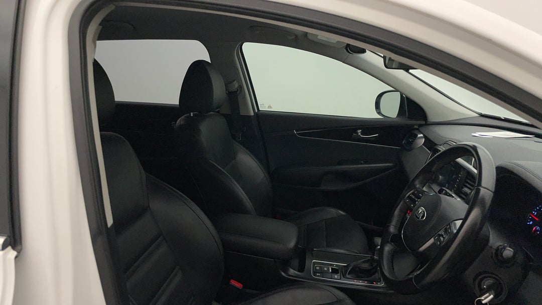 2019 Kia Sorento Sport (4x4), Automatic, 105515 km, Right Side Front Door Cabin View