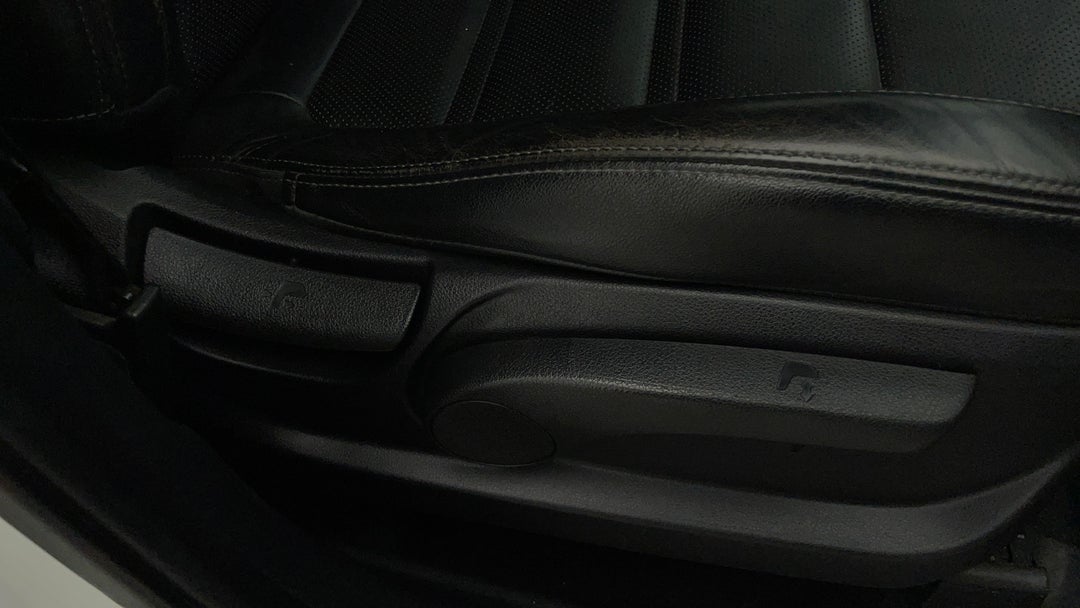 2019 Kia Sorento Sport (4x4), Automatic, 105515 km, Drivers Side Adjustment Panel