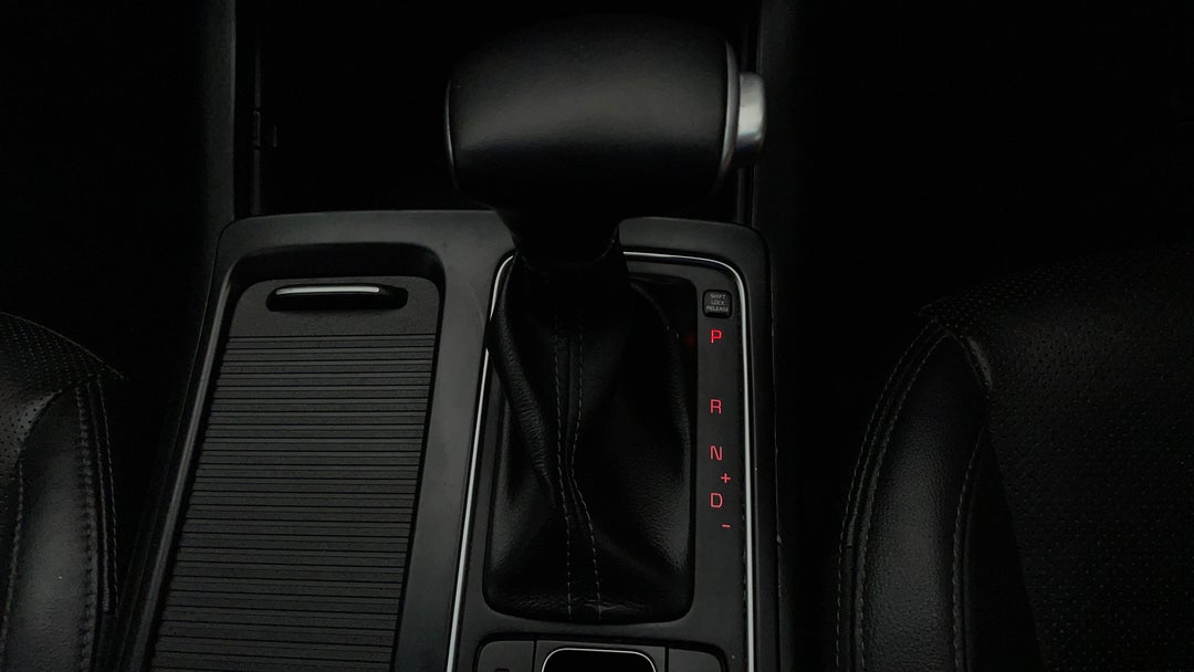 2019 Kia Sorento Sport (4x4), Automatic, 105515 km, Gear Lever 