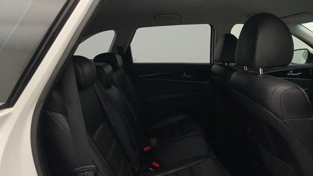 2019 Kia Sorento Sport (4x4), Automatic, 105515 km, Right Side Rear Door Cabin View