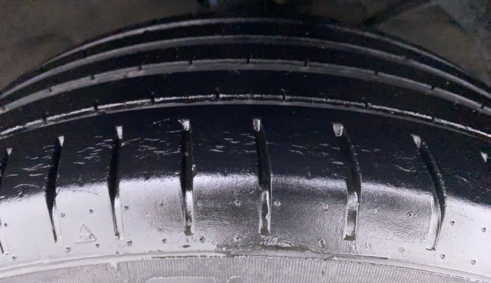 2016 Maruti Baleno ALPHA 1.2 K12, Petrol, Manual, 39,107 km, Right Front Tyre Tread