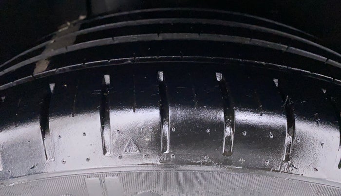 2016 Maruti Baleno ALPHA 1.2 K12, Petrol, Manual, 39,107 km, Right Rear Tyre Tread