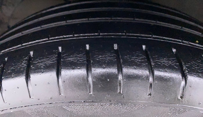 2016 Maruti Baleno ALPHA 1.2 K12, Petrol, Manual, 39,107 km, Left Front Tyre Tread