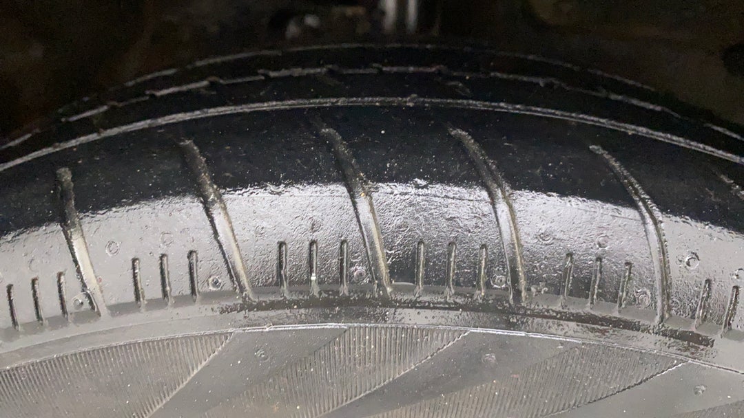 Right Front Tyre Tread