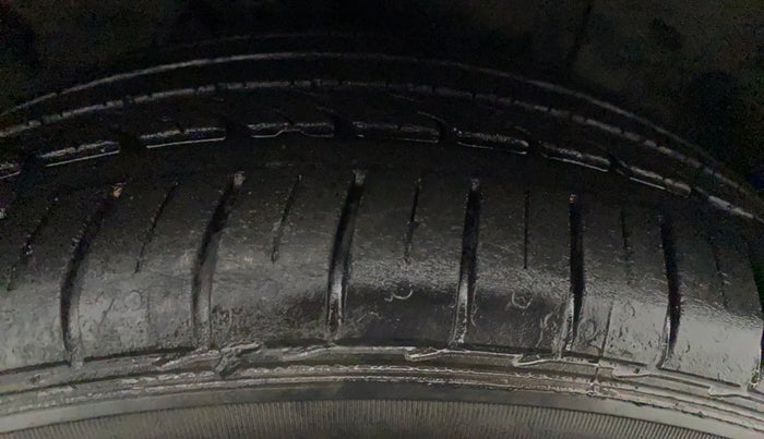 2015 Hyundai Elite i20 ASTA 1.4 CRDI, Diesel, Manual, 80,303 km, Right Front Tyre Tread