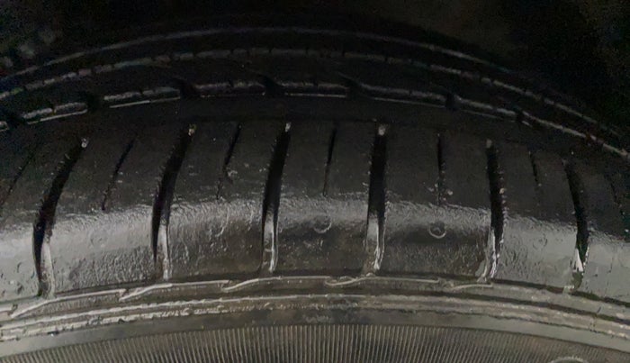 2015 Hyundai Elite i20 ASTA 1.4 CRDI, Diesel, Manual, 80,303 km, Left Front Tyre Tread