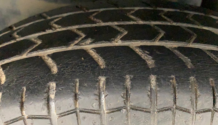 2013 Maruti Swift Dzire VXI, Petrol, Manual, 65,605 km, Left Rear Tyre Tread