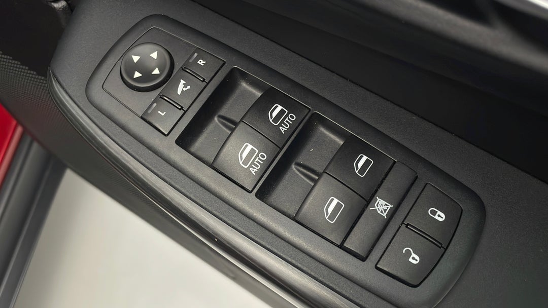 2015 Jeep Cherokee Limited (4x4), Automatic, 94409 km, Drivers Side Door Panel Controls