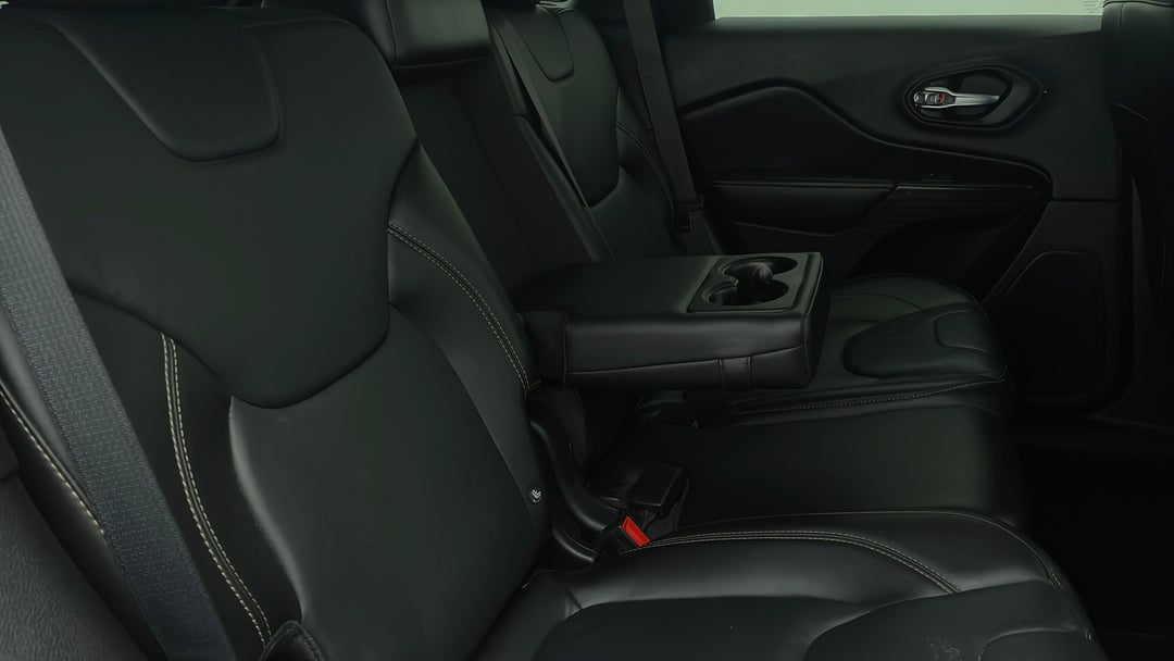 2015 Jeep Cherokee Limited (4x4), Automatic, 94409 km, Right Side Rear Door Cabin View