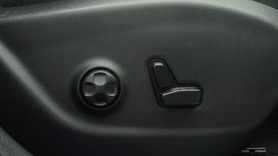 2015 Jeep Cherokee Limited (4x4), Automatic, 94409 km, Drivers Side Adjustment Panel