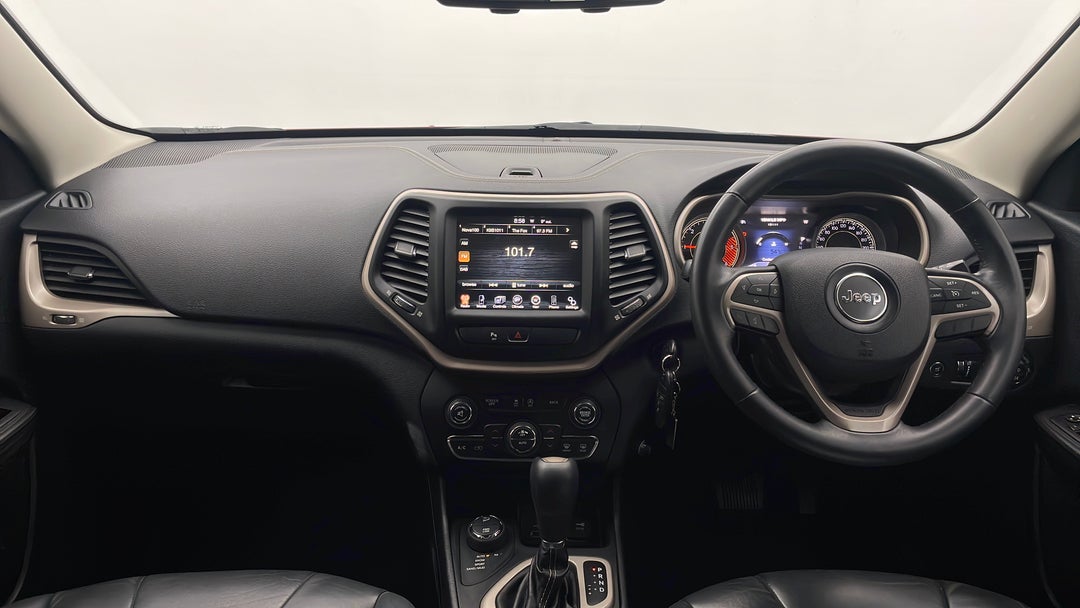 2015 Jeep Cherokee Limited (4x4), Automatic, 94409 km, Dashboard View