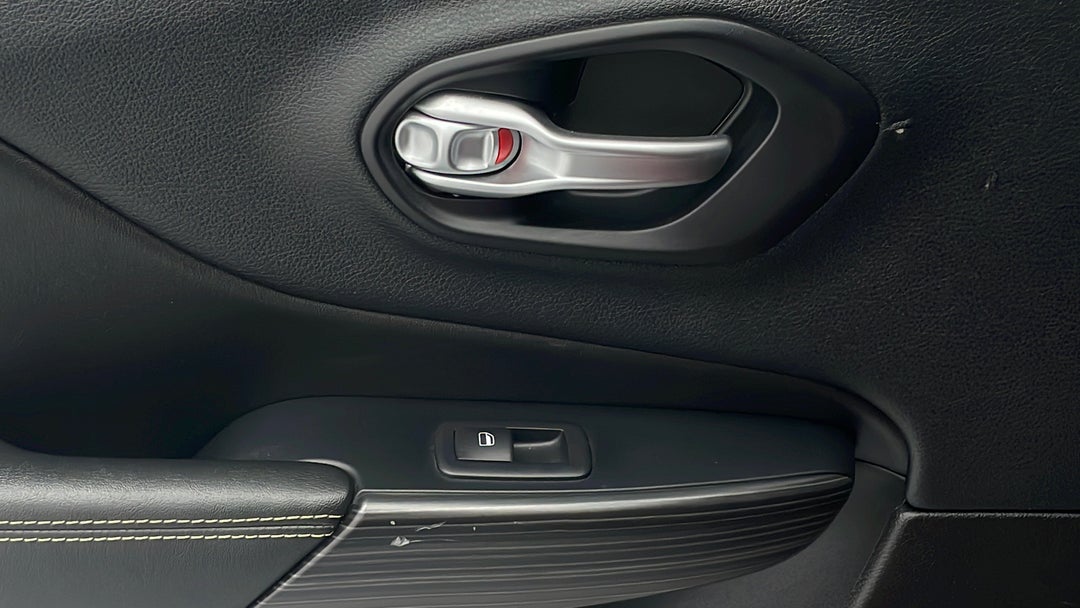 2015 Jeep Cherokee Limited (4x4), Automatic, 94409 km, Doors Rear LHS Lining broken / damaged