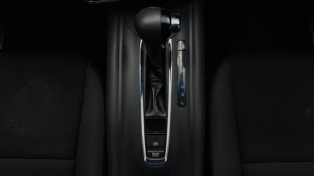 2021 Honda HR-V Vti, Automatic, 64787 km, Gear Lever 