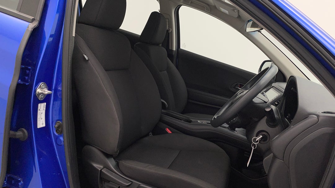 2021 Honda HR-V Vti, Automatic, 64787 km, Right Side Front Door Cabin View