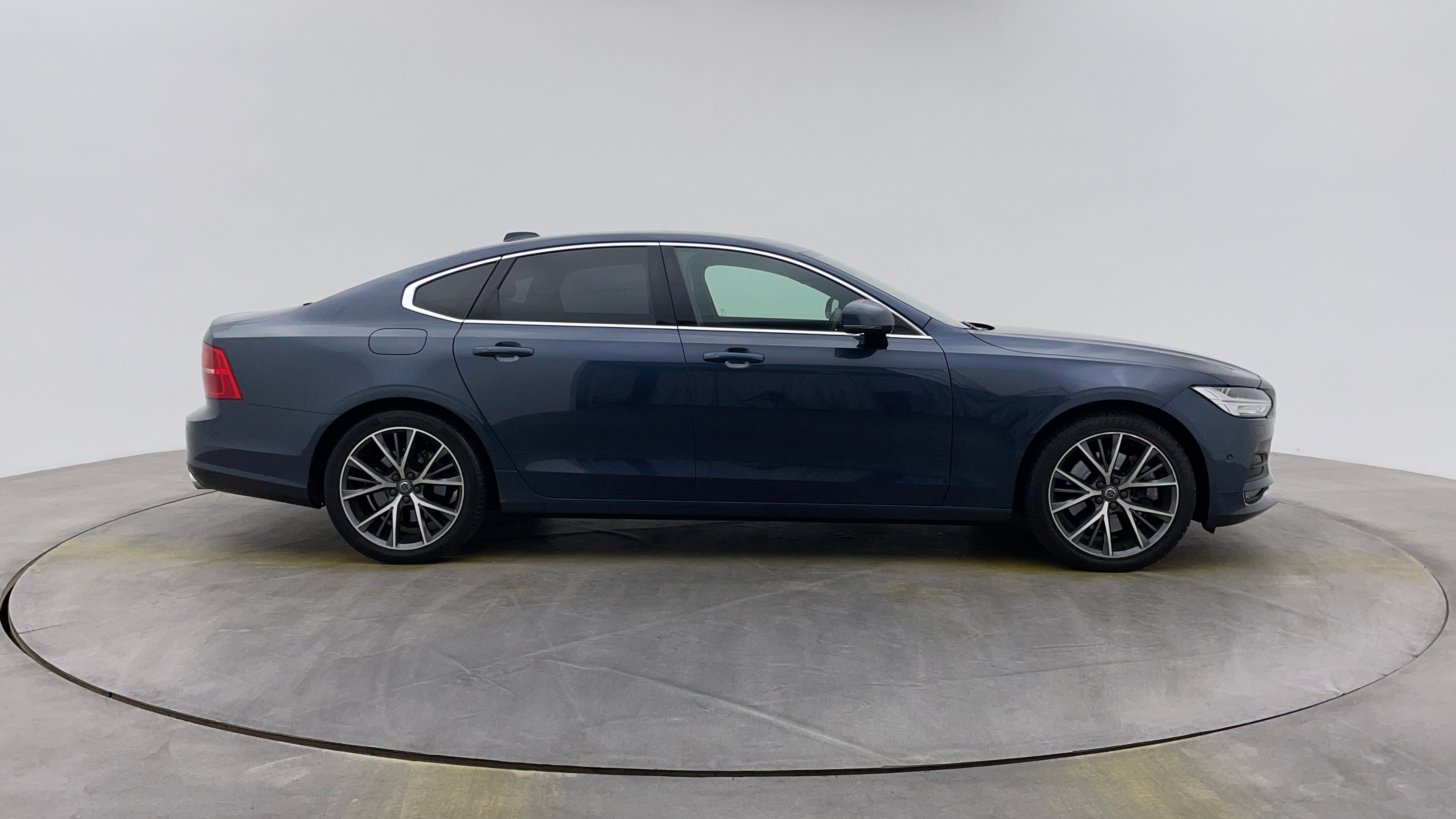 Volvo S90-Right Side View