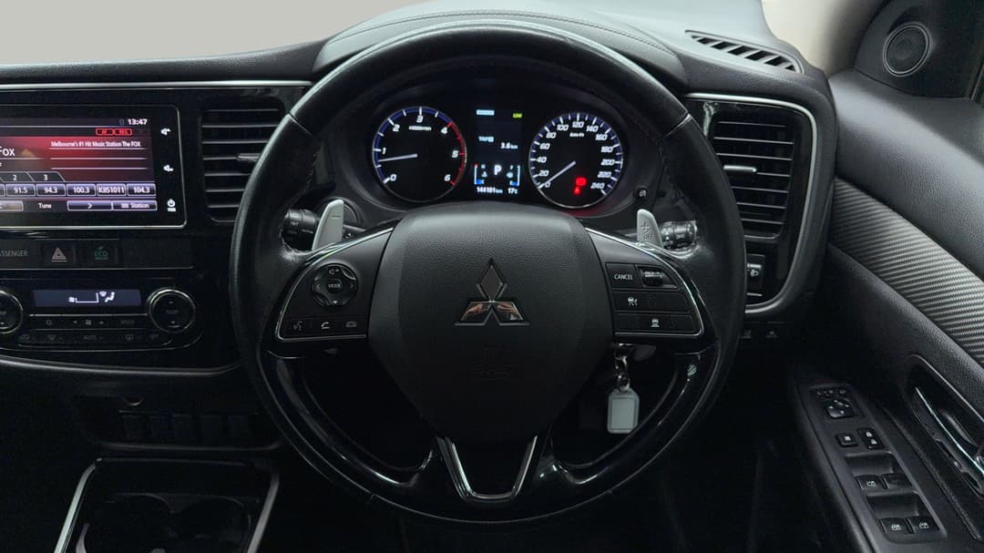 2017 Mitsubishi Outlander Ls Safety Pack (4x4) 7 Seats, Automatic, 144101 km, Steering Wheel Close-up