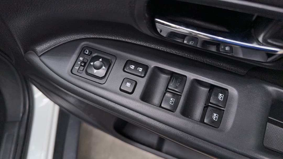 2017 Mitsubishi Outlander Ls Safety Pack (4x4) 7 Seats, Automatic, 144101 km, Drivers Side Door Panel Controls