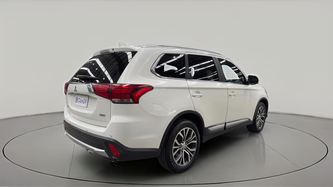 2017 Mitsubishi Outlander Ls Safety Pack (4x4) 7 Seats, Automatic, 144101 km, Right Back Diagonal (45- Degree) View