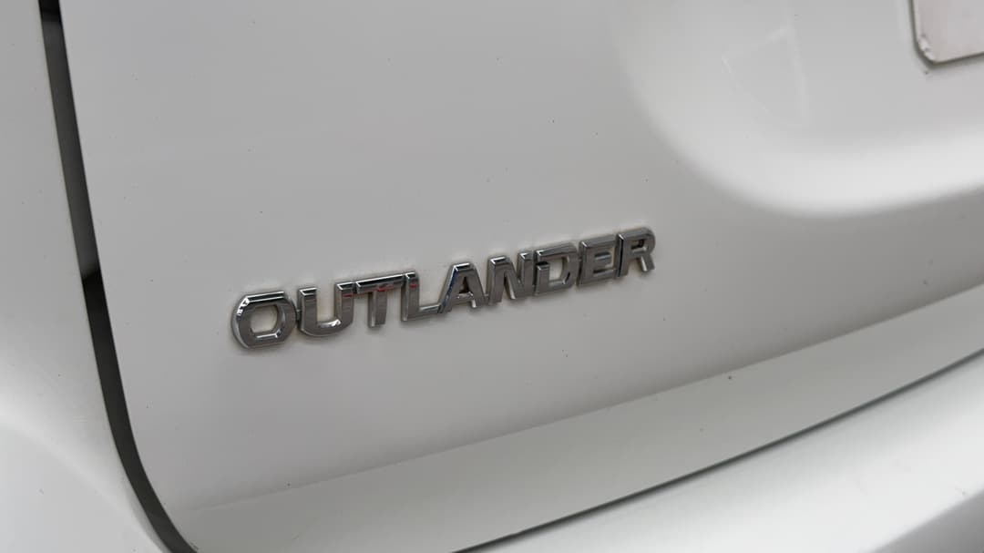 2017 Mitsubishi Outlander Ls Safety Pack (4x4) 7 Seats, Automatic, 144101 km, Badge (Boot Left Side)