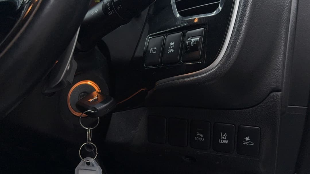 2017 Mitsubishi Outlander Ls Safety Pack (4x4) 7 Seats, Automatic, 144101 km, Utility Switches/Buttons