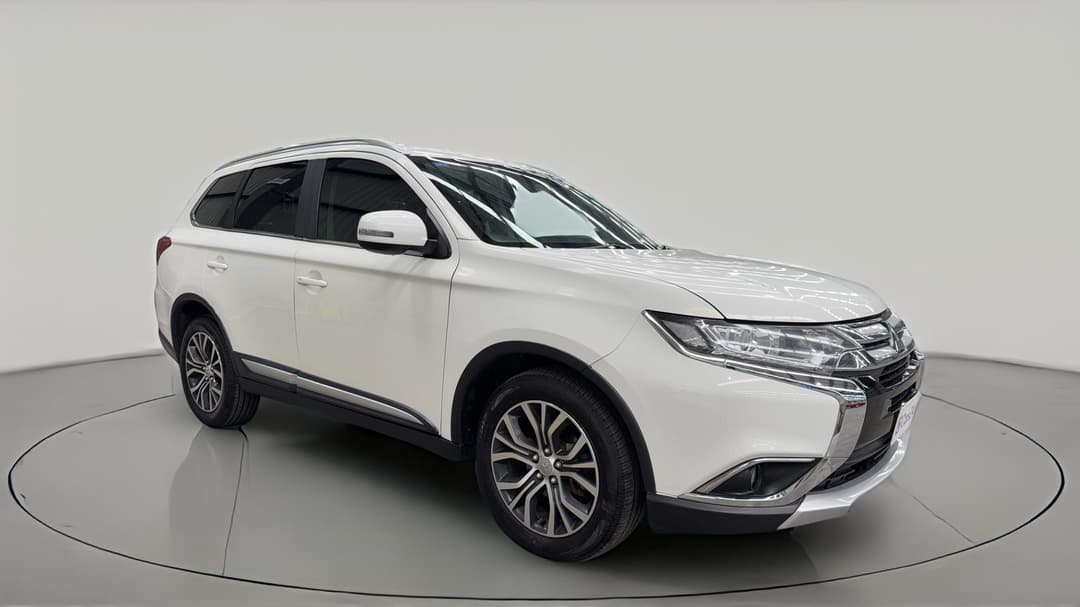 2017 Mitsubishi Outlander Ls Safety Pack (4x4) 7 Seats, Automatic, 144101 km, Right Front Diagonal (45- Degree) View