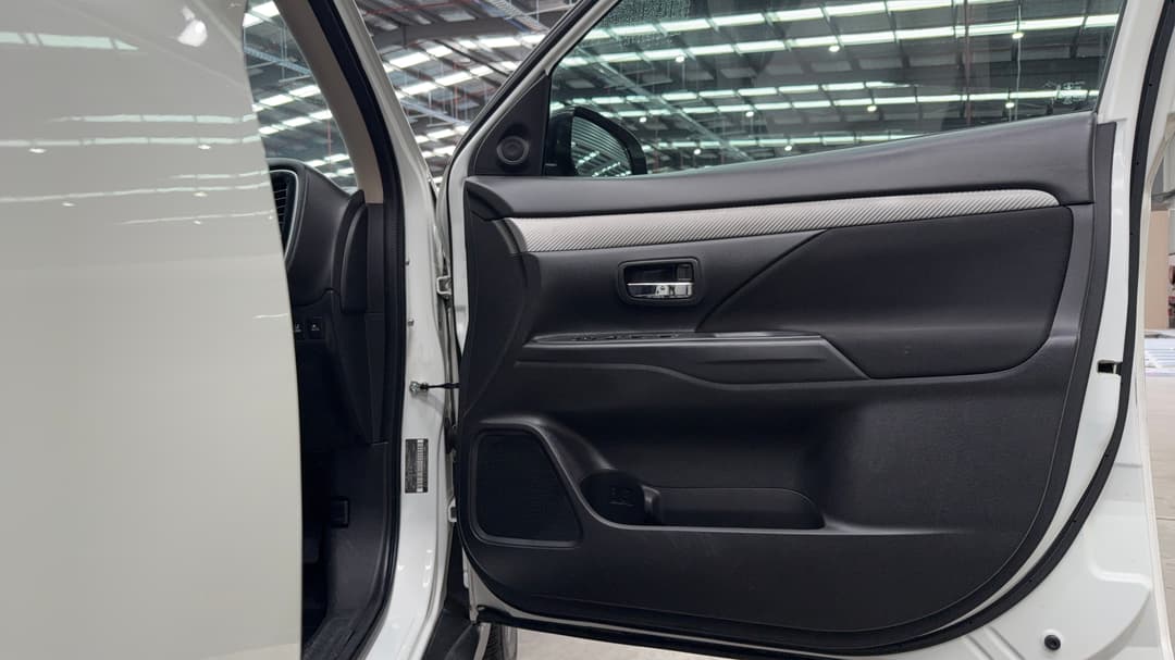2017 Mitsubishi Outlander Ls Safety Pack (4x4) 7 Seats, Automatic, 144101 km, Speaker View
