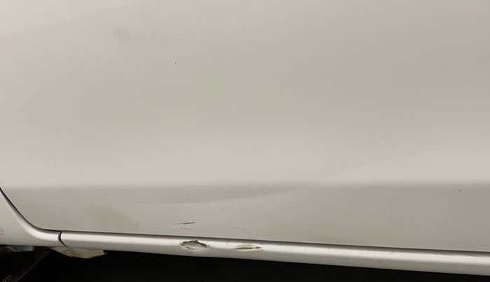2013 Toyota Etios Liva V, Petrol, Manual, 41,679 km, Front passenger door - Slightly dented