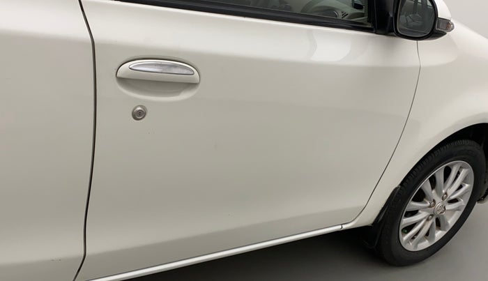 2013 Toyota Etios Liva V, Petrol, Manual, 41,679 km, Driver-side door - Paint has faded