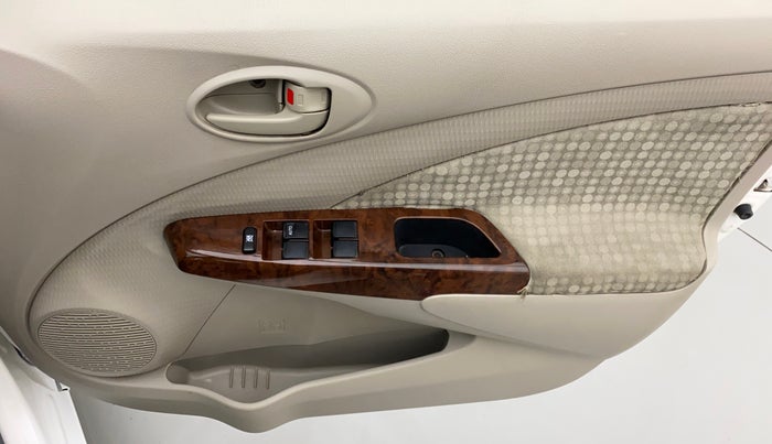 2013 Toyota Etios Liva V, Petrol, Manual, 41,679 km, Driver Side Door Panels Control